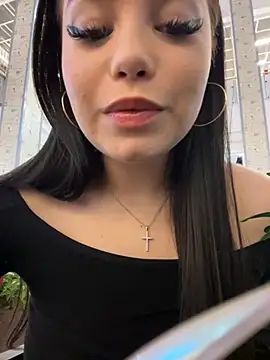 Snapshot of Chloe__Moon chatting on 01/05/25, 01:47 Chloe Moon online show from 01/05/25, 01:47
