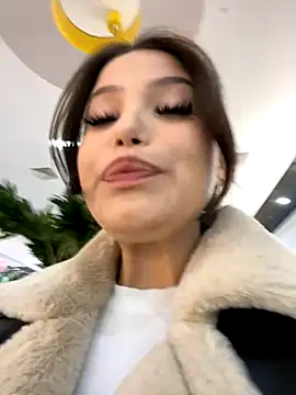 Snapshot of Chloe__Moon chatting on 10/22/25, 03:12 Chloe Moon online show from 10/22/25, 03:12