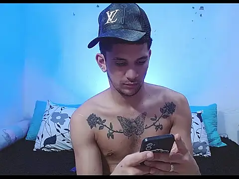 Snapshot of tylor_boy chatting on 04/17/26, 09:29 tylor boy online show from 04/17/26, 09:29