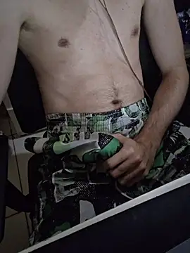 Snapshot of OliverWtdh chatting on 02/12/26, 06:36 OliverWtdh online show from 02/12/26, 06:36