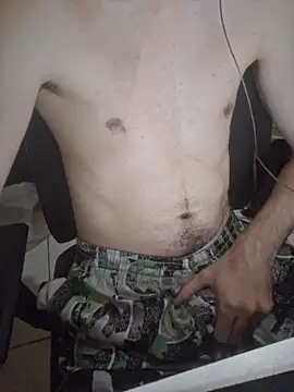 Snapshot of OliverWtdh chatting on 03/26/26, 05:18 OliverWtdh online show from 03/26/26, 05:18