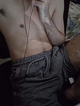 Snapshot of OliverWtdh chatting on 03/31/26, 05:35 OliverWtdh online show from 03/31/26, 05:35