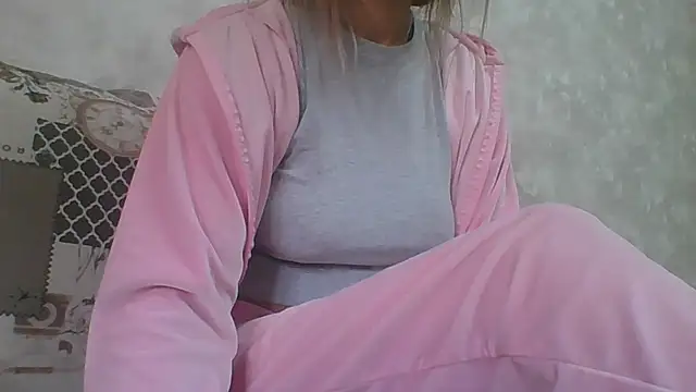 Emma 99 online show from 10/10/25, 08:57