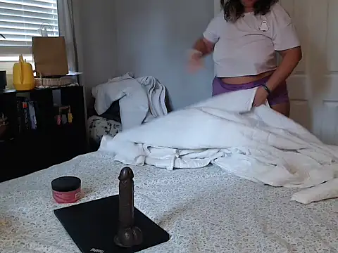 LauLauPAWG online show from 10/28/25, 04:20