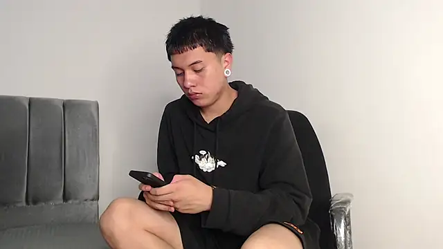 alex-lover online show from 11/26/25, 01:39