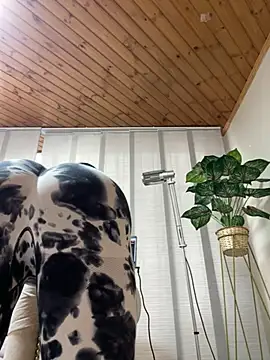 Snapshot of Milff_parkerrr chatting on 03/07/25, 08:55 Milff parkerrr online show from 03/07/25, 08:55