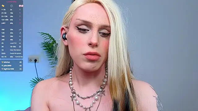  yourFoxy  online show from 12/13/24, 08:51