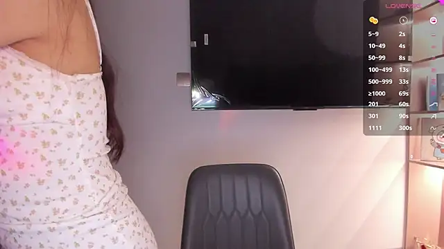 Snapshot of 1_love_8 chatting on 10/14/25, 05:14 1 love 8 online show from 10/14/25, 05:14