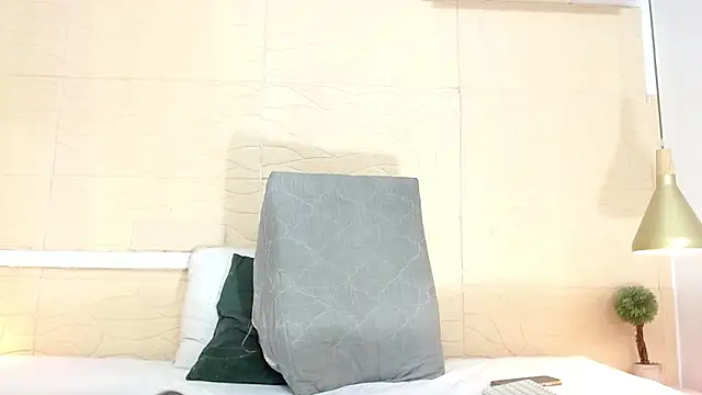 Chocolatte bar online show from 01/13/25, 05:02