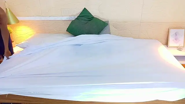 Chocolatte bar online show from 03/19/25, 01:40