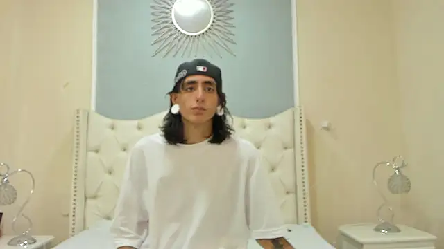 Snapshot of Matthew_Dixonn chatting on 12/13/24, 03:27 Matthew Dixonn online show from 12/13/24, 03:27