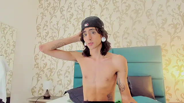 Snapshot of Matthew_Dixonn chatting on 12/14/24, 02:12 Matthew Dixonn online show from 12/14/24, 02:12