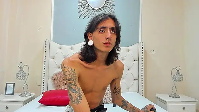 Snapshot of Matthew_Dixonn chatting on 12/18/24, 04:09 Matthew Dixonn online show from 12/18/24, 04:09