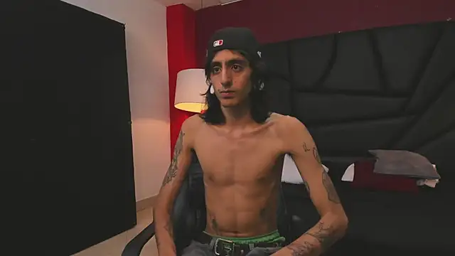 Snapshot of Matthew_Dixonn chatting on 12/21/24, 04:52 Matthew Dixonn online show from 12/21/24, 04:52