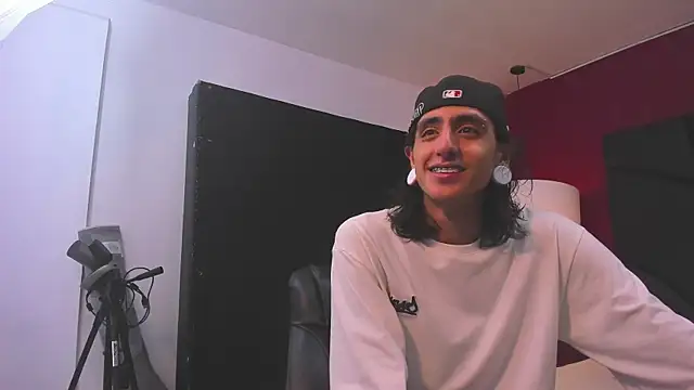 Snapshot of Matthew_Dixonn chatting on 12/26/24, 03:16 Matthew Dixonn online show from 12/26/24, 03:16