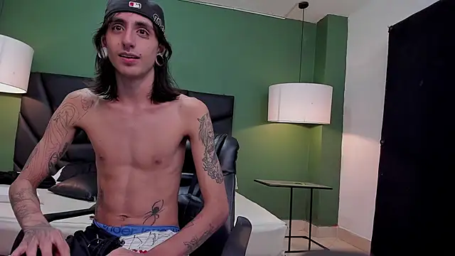 Snapshot of Matthew_Dixonn chatting on 01/20/25, 01:18 Matthew Dixonn online show from 01/20/25, 01:18