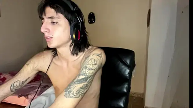 Snapshot of Matthew_Dixonn chatting on 02/06/25, 01:05 Matthew Dixonn online show from 02/06/25, 01:05