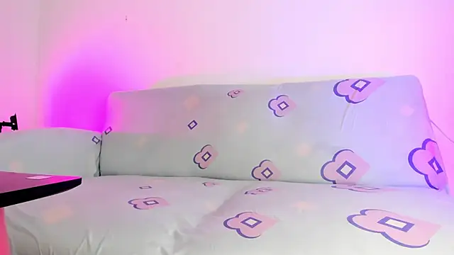 Snapshot of LoveBirds__1 chatting on 03/20/25, 07:57 LoveBirds  1 online show from 03/20/25, 07:57