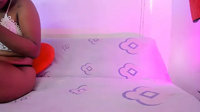 Snapshot of LoveBirds__1 chatting on 10/14/25, 08:20 LoveBirds  1 online show from 10/14/25, 08:20