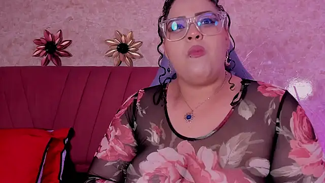 juli 2tyes online show from 10/24/25, 04:20