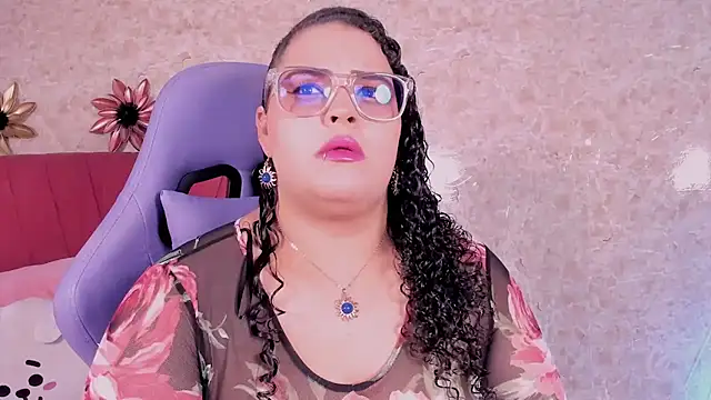 juli 2tyes online show from 01/11/26, 03:00