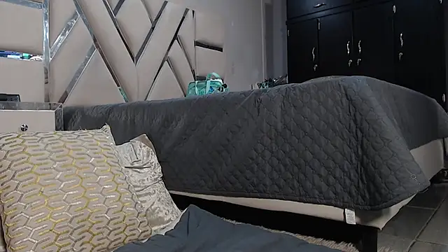 Luna Florez online show from 02/22/25, 04:51