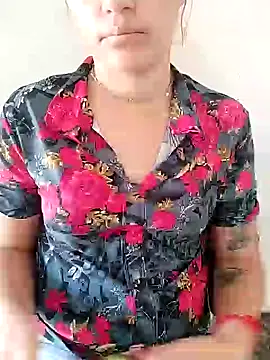 Snapshot of Scarlett-Leh chatting on 02/18/25, 01:00 Scarlett-Leh online show from 02/18/25, 01:00