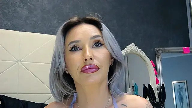 Snapshot of IssaSmith chatting on 01/25/25, 02:25 IssaSmith online show from 01/25/25, 02:25