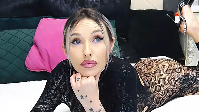 Snapshot of IssaSmith chatting on 02/07/25, 12:06 IssaSmith online show from 02/07/25, 12:06