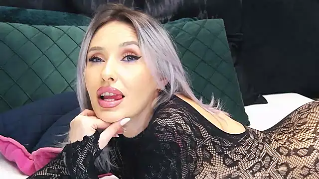 Snapshot of IssaSmith chatting on 02/09/25, 11:14 IssaSmith online show from 02/09/25, 11:14