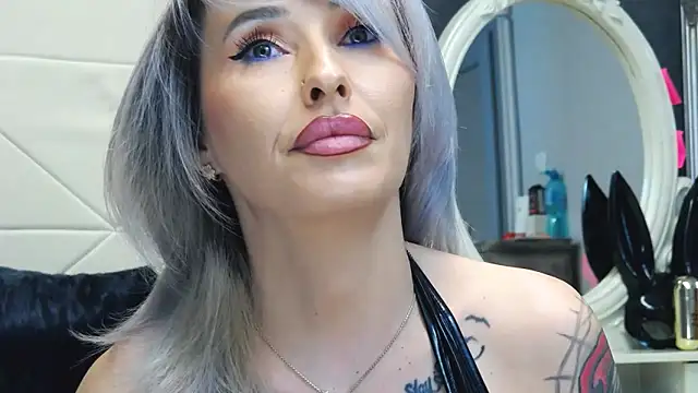 Snapshot of IssaSmith chatting on 02/22/25, 11:24 IssaSmith online show from 02/22/25, 11:24