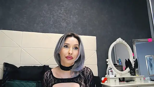 Snapshot of IssaSmith chatting on 03/07/25, 11:40 IssaSmith online show from 03/07/25, 11:40