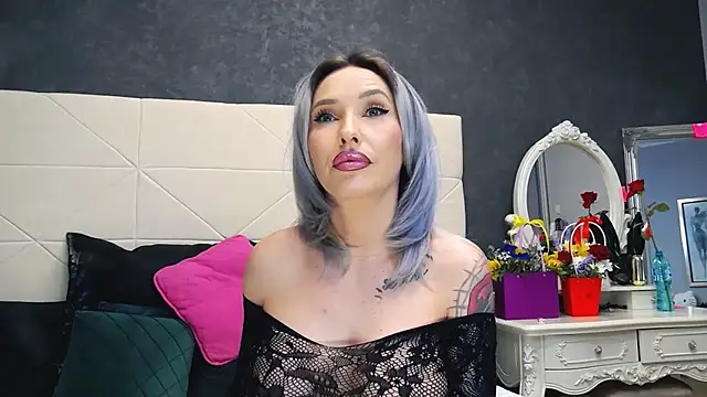 Snapshot of IssaSmith chatting on 03/10/25, 08:37 IssaSmith online show from 03/10/25, 08:37