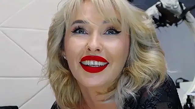 Snapshot of IssaSmith chatting on 10/29/25, 07:43 IssaSmith online show from 10/29/25, 07:43