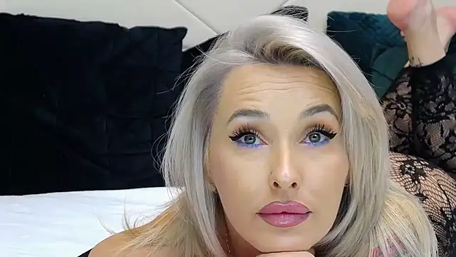 Snapshot of IssaSmith chatting on 01/05/26, 05:49 IssaSmith online show from 01/05/26, 05:49