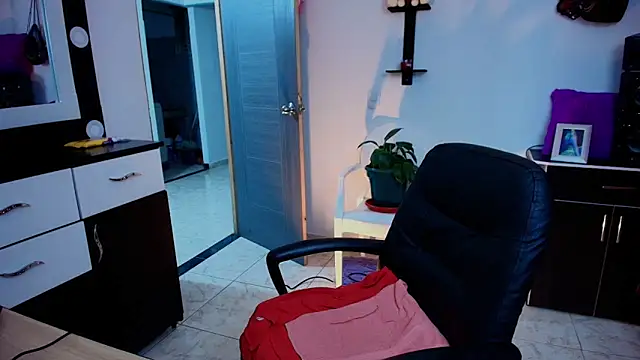 TinnaDawsom online show from 01/15/25, 02:06