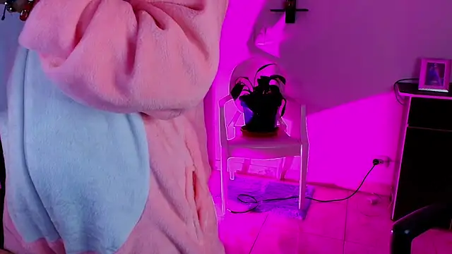 TinnaDawsom online show from 01/24/25, 05:42