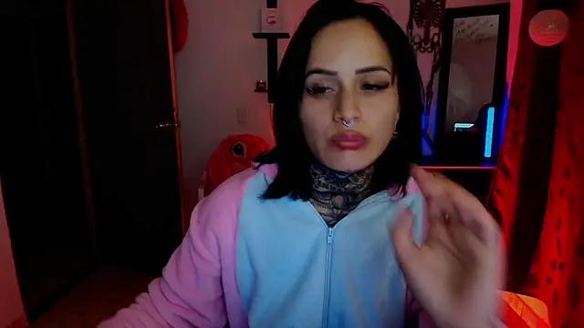 TinnaDawsom online show from 10/06/25, 11:57