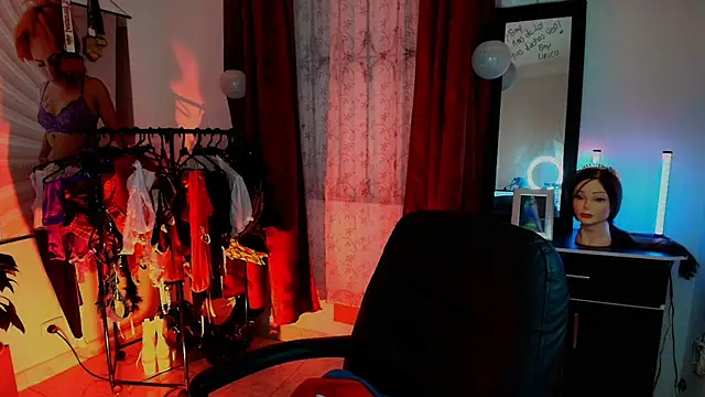 TinnaDawsom online show from 11/28/25, 12:13