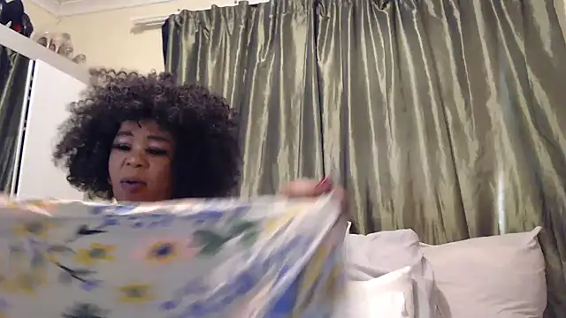 Foxybrownxx1 online show from 09/29/25, 08:52