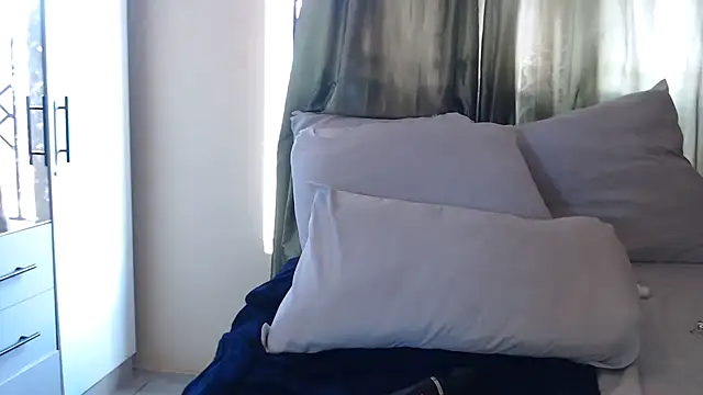 Foxybrownxx1 online show from 02/01/26, 06:45