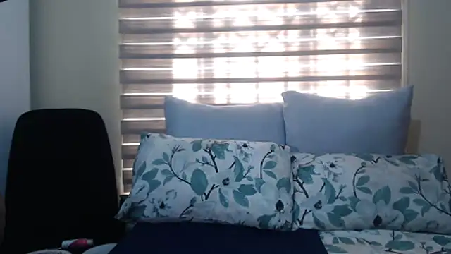 Foxybrownxx1 online show from 05/17/26, 09:17