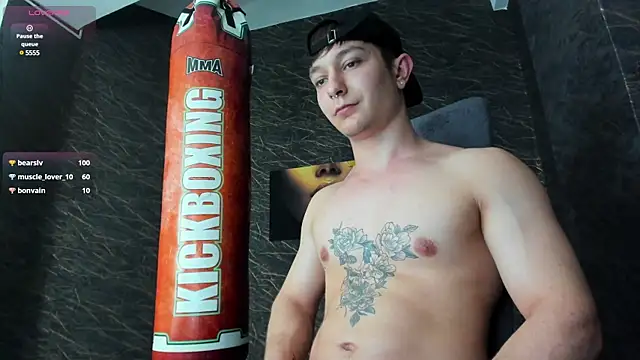 Snapshot of leonardsmith01 chatting on 12/26/24, 02:33 leonardsmith01 online show from 12/26/24, 02:33