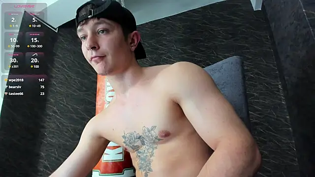 Snapshot of leonardsmith01 chatting on 12/27/24, 11:31 leonardsmith01 online show from 12/27/24, 11:31