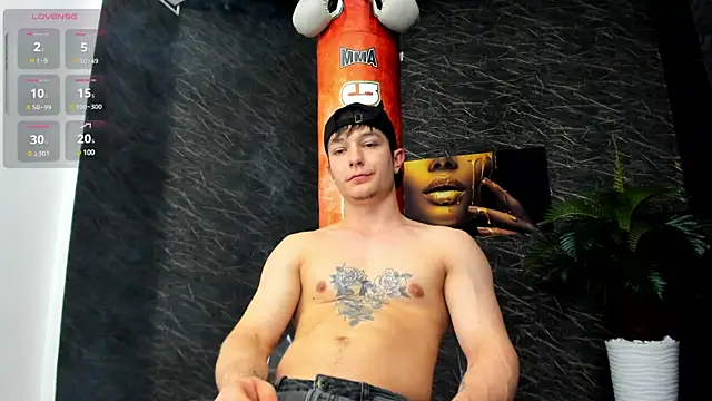 Snapshot of leonardsmith01 chatting on 01/05/25, 11:33 leonardsmith01 online show from 01/05/25, 11:33