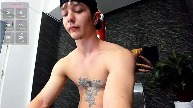 Snapshot of leonardsmith01 chatting on 01/09/25, 08:22 leonardsmith01 online show from 01/09/25, 08:22