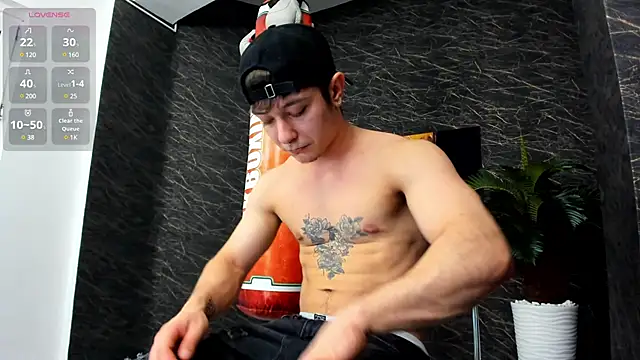 Snapshot of leonardsmith01 chatting on 01/11/25, 08:21 leonardsmith01 online show from 01/11/25, 08:21