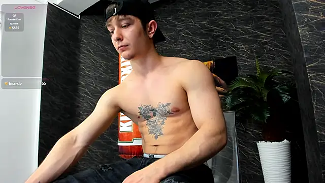 Snapshot of leonardsmith01 chatting on 01/11/25, 11:24 leonardsmith01 online show from 01/11/25, 11:24