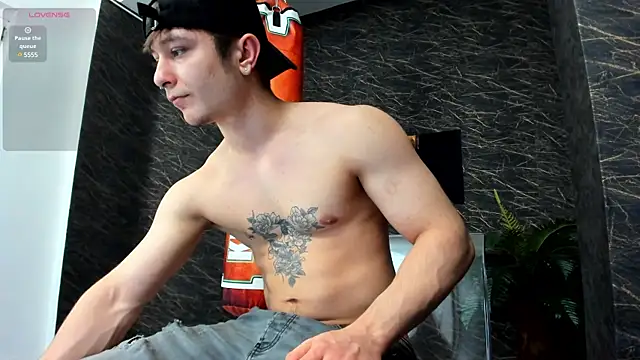 Snapshot of leonardsmith01 chatting on 01/14/25, 08:26 leonardsmith01 online show from 01/14/25, 08:26