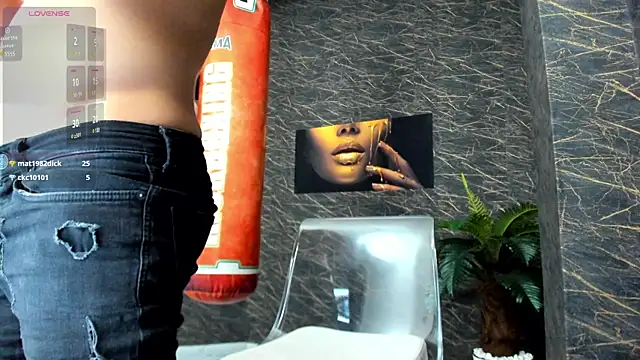 Snapshot of leonardsmith01 chatting on 01/15/25, 11:30 leonardsmith01 online show from 01/15/25, 11:30